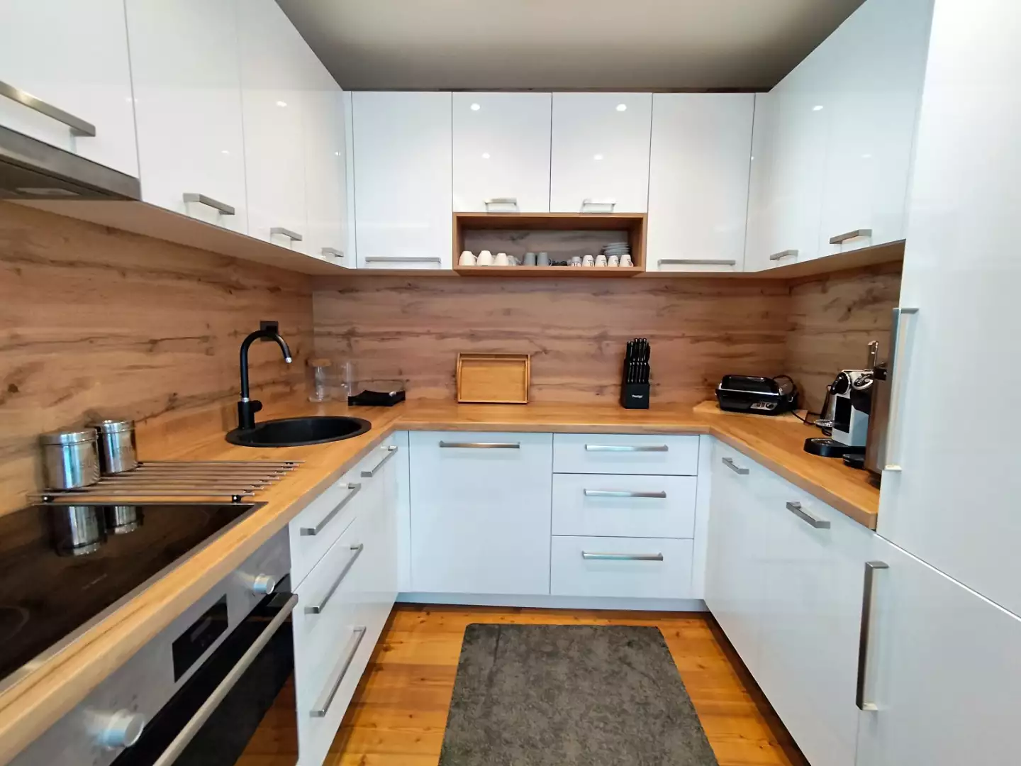 Flat 300m² in Montenegro, Becici. Priced at 830000€ rent photo-96
