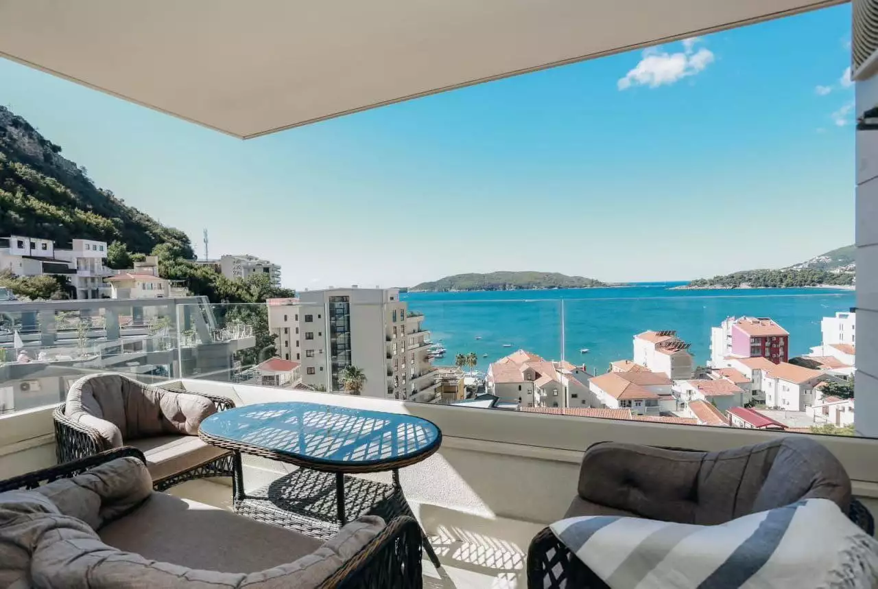 Flat 120m² in Montenegro, Rafailovici. Priced at 550000€ rent photo-1