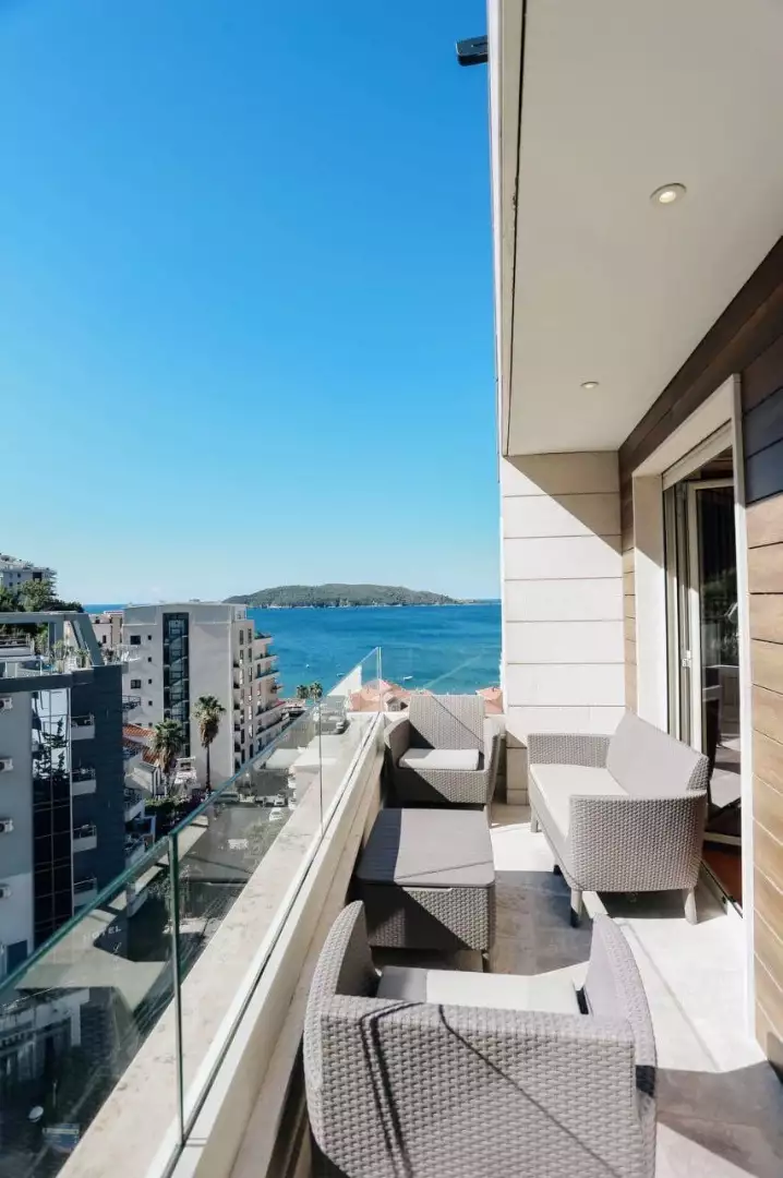 Flat 120m² in Montenegro, Rafailovici. Priced at 550000€ rent photo-2