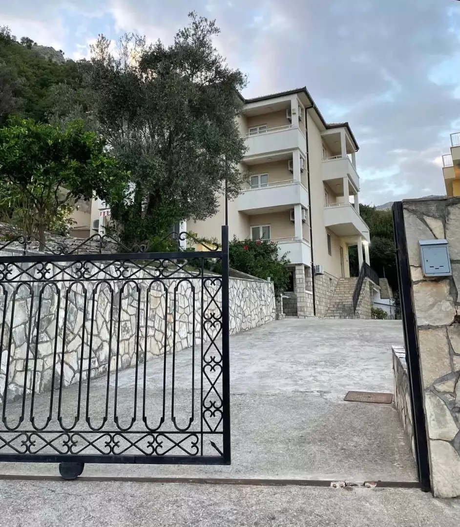 Hotels 664m² in Montenegro, Bularica. Priced at 2100000€ rent photo-1