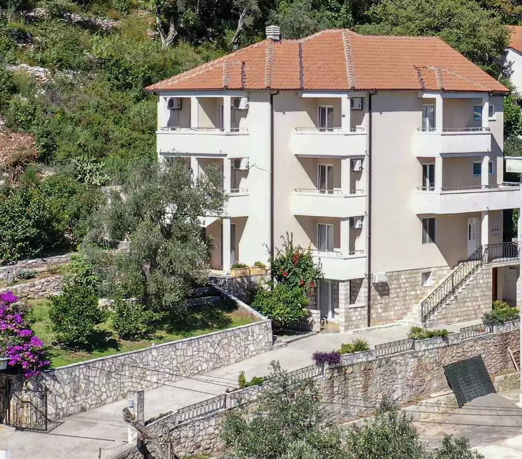 Hotels 664m² in Montenegro, Bularica. Priced at 2100000€ rent photo-2