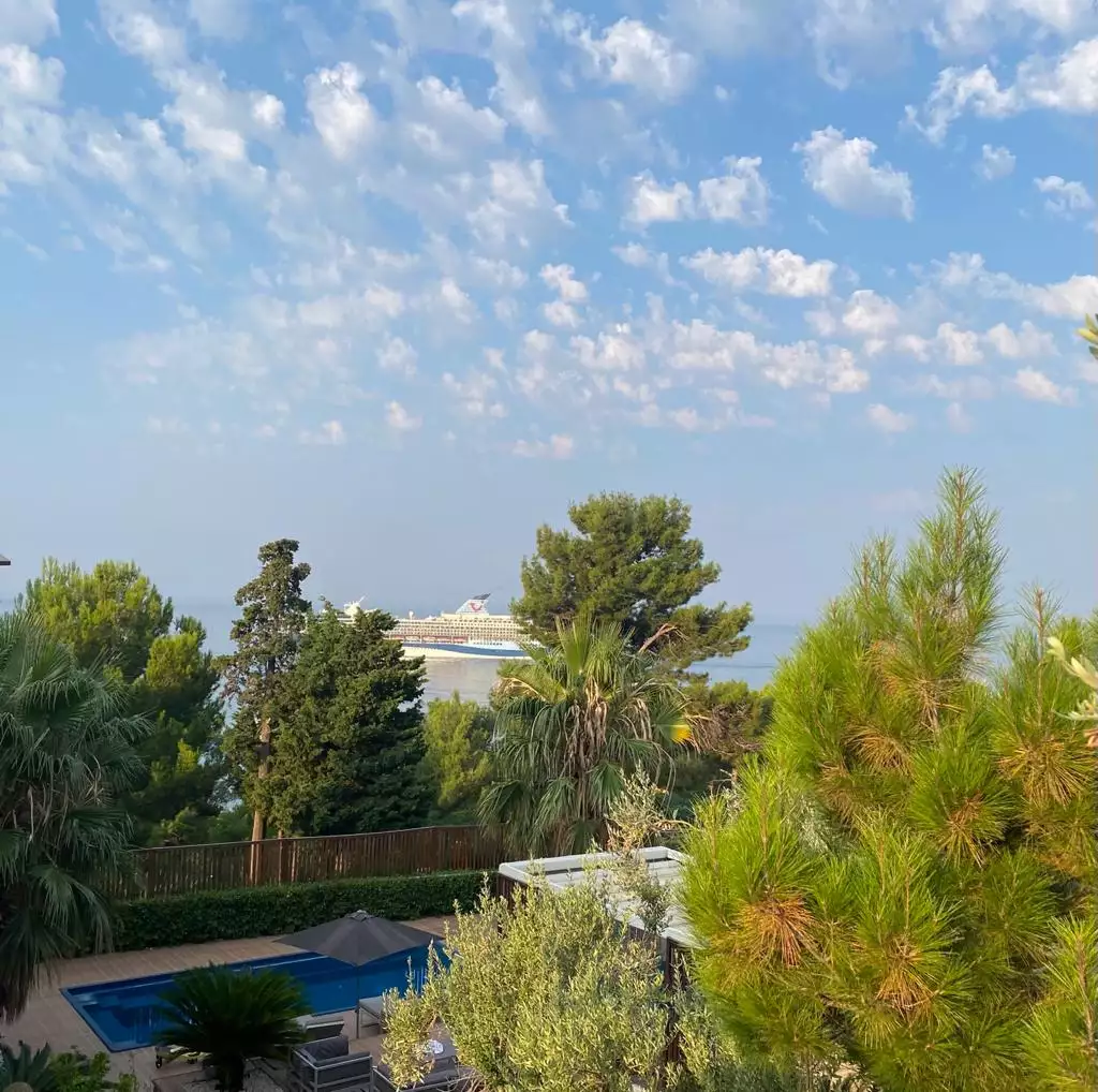 Villa 300m² in Montenegro, Bar. Priced at 370000€ rent photo-7