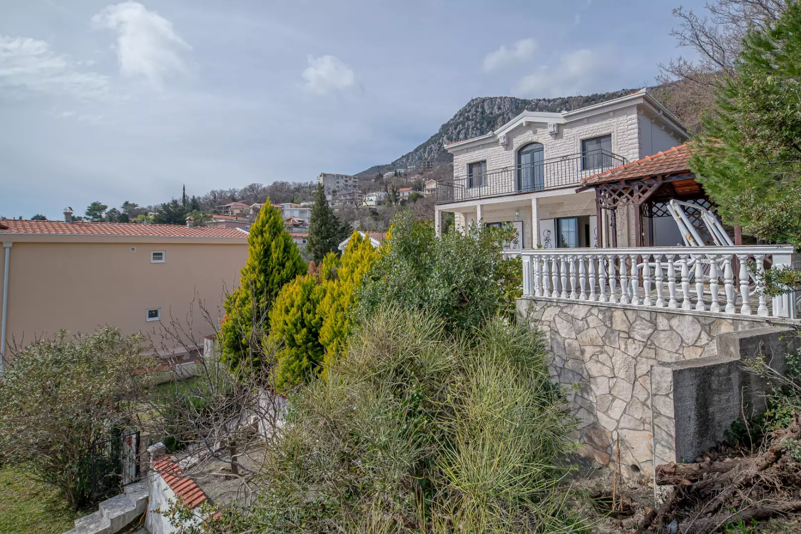 House 250m² in Montenegro, Sutomore. Priced at 345000€ rent photo-2