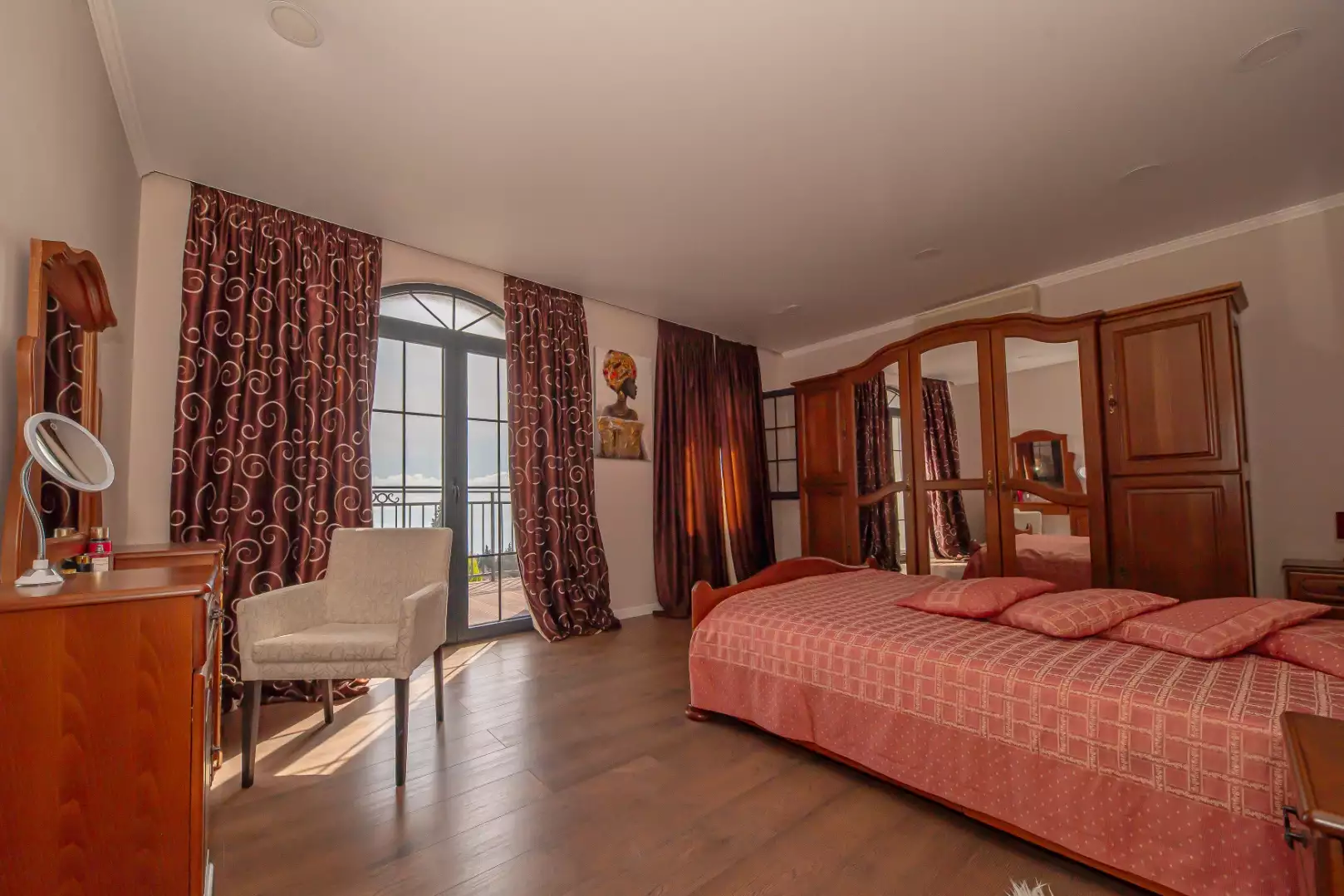 House 250m² in Montenegro, Sutomore. Priced at 345000€ rent photo-8