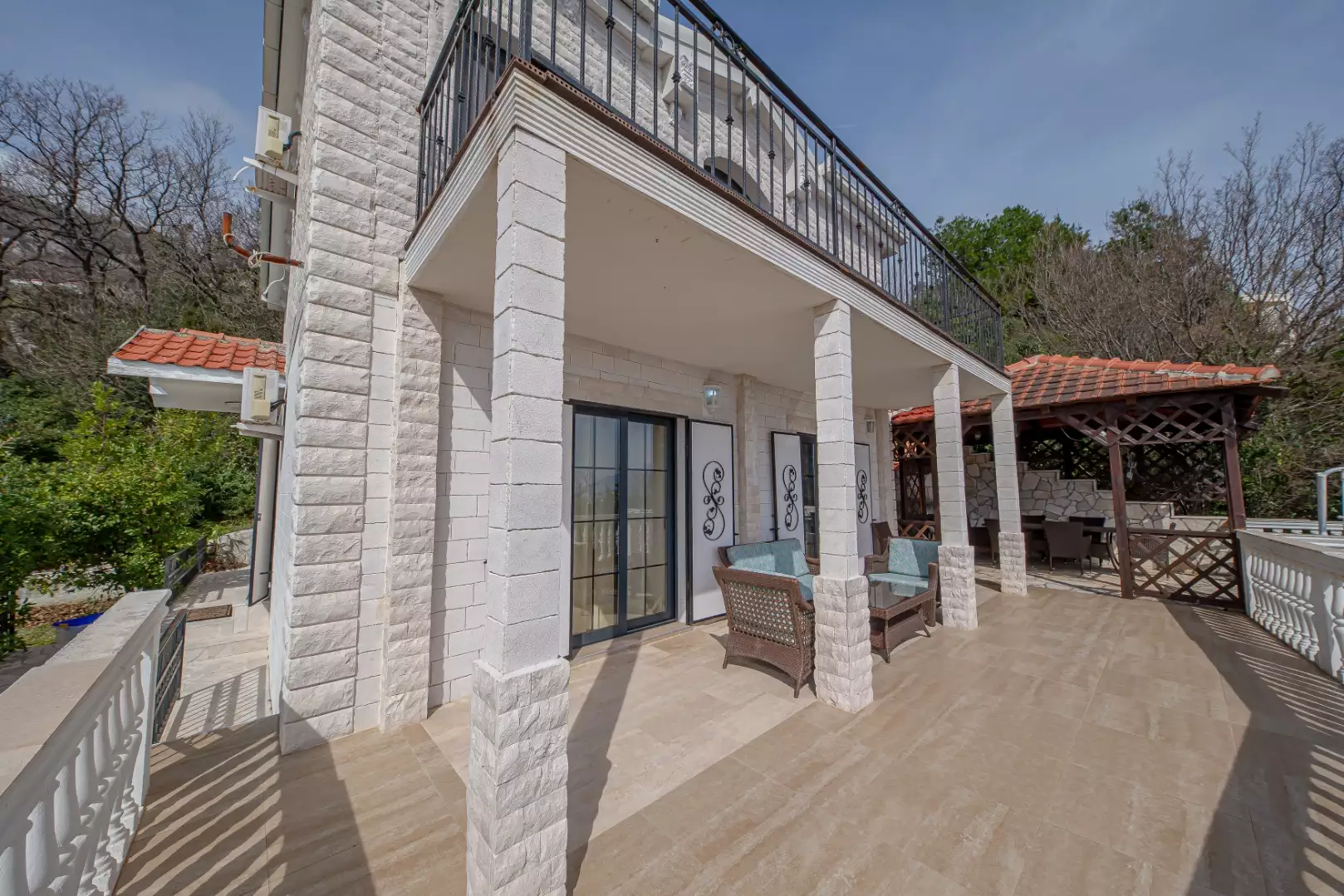 House 250m² in Montenegro, Sutomore. Priced at 345000€ rent photo-10
