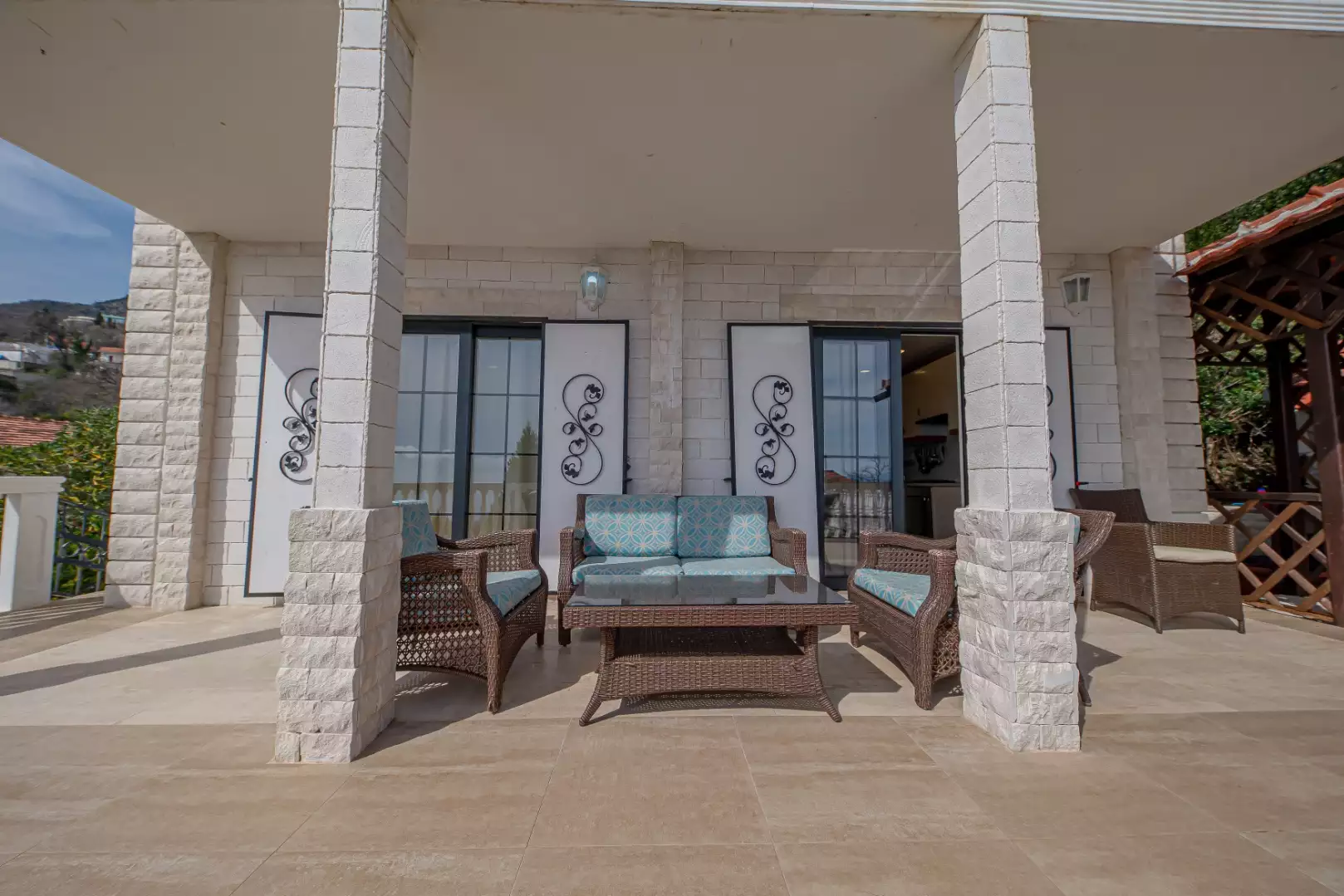 House 250m² in Montenegro, Sutomore. Priced at 345000€ rent photo-11