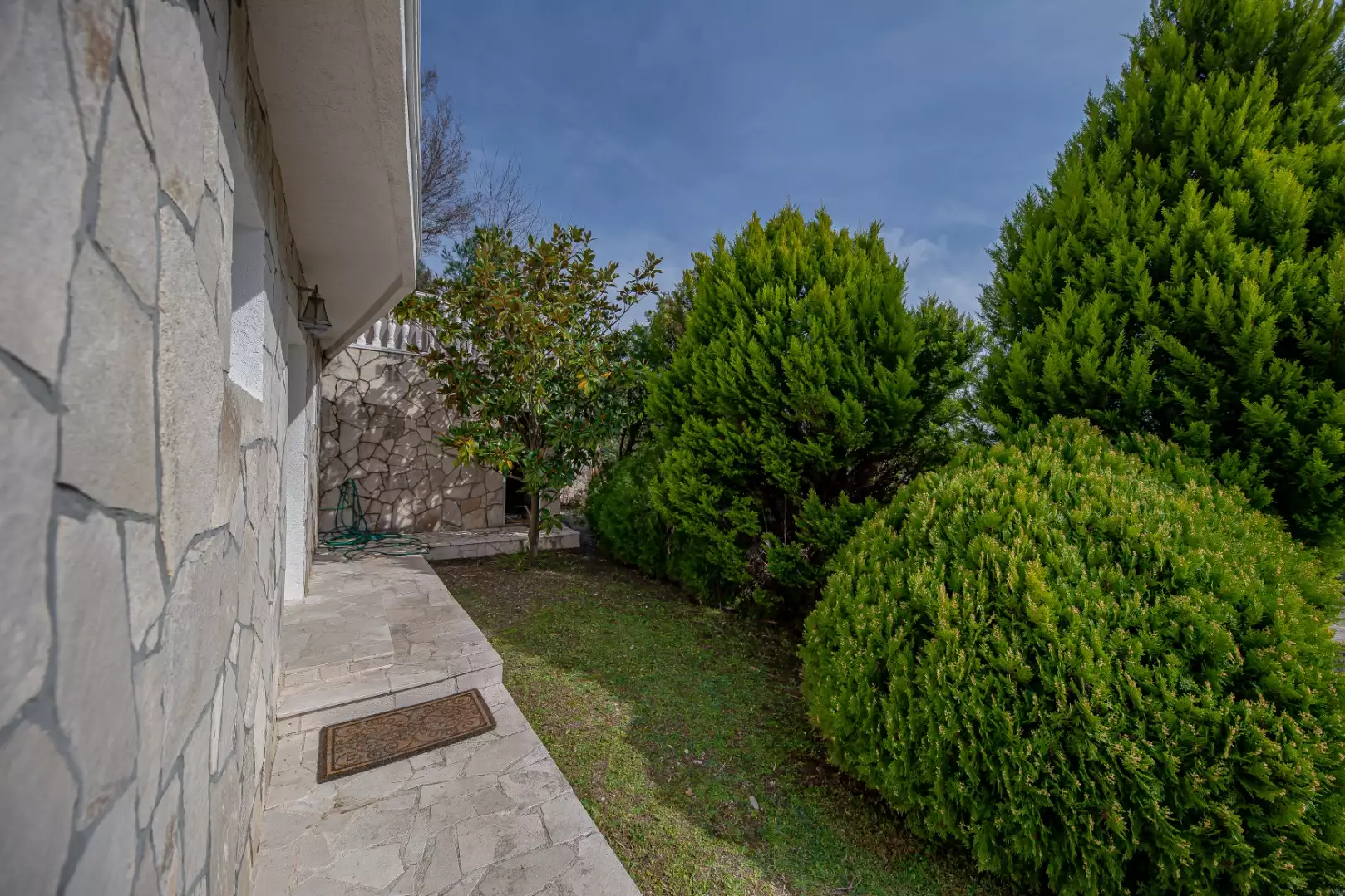 House 250m² in Montenegro, Sutomore. Priced at 345000€ rent photo-24