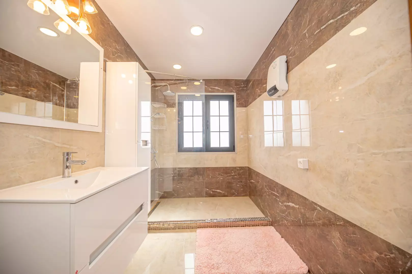 House 250m² in Montenegro, Sutomore. Priced at 345000€ rent photo-58