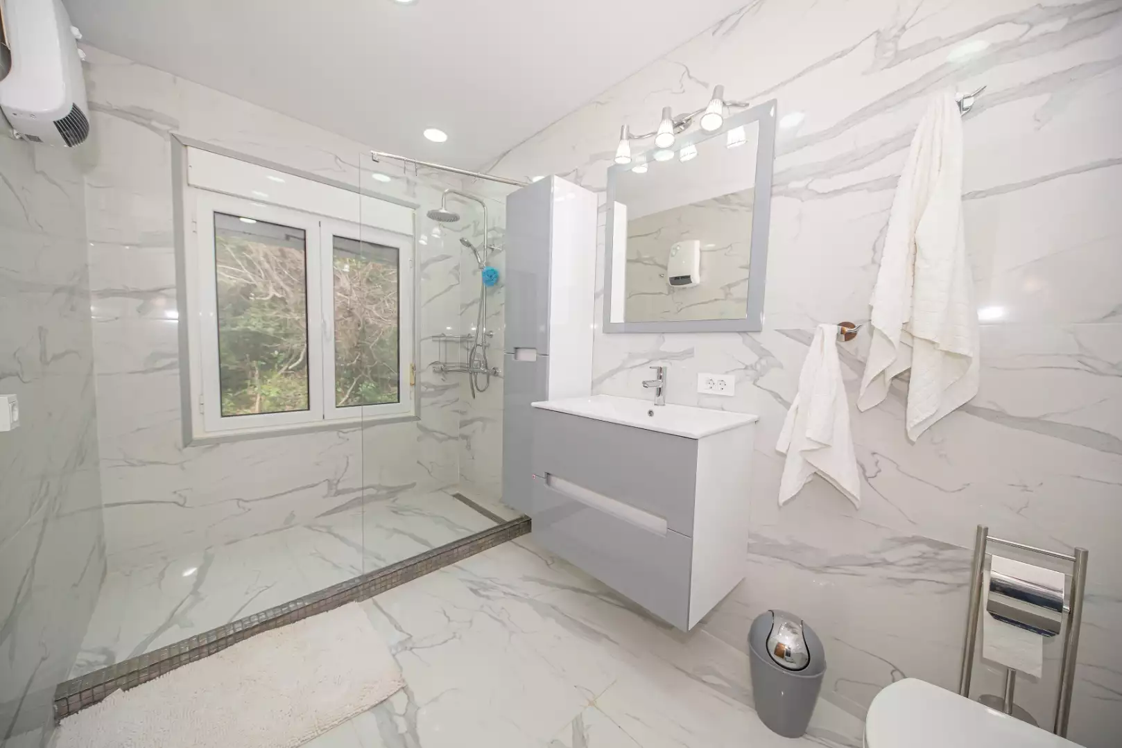 House 250m² in Montenegro, Sutomore. Priced at 345000€ rent photo-71