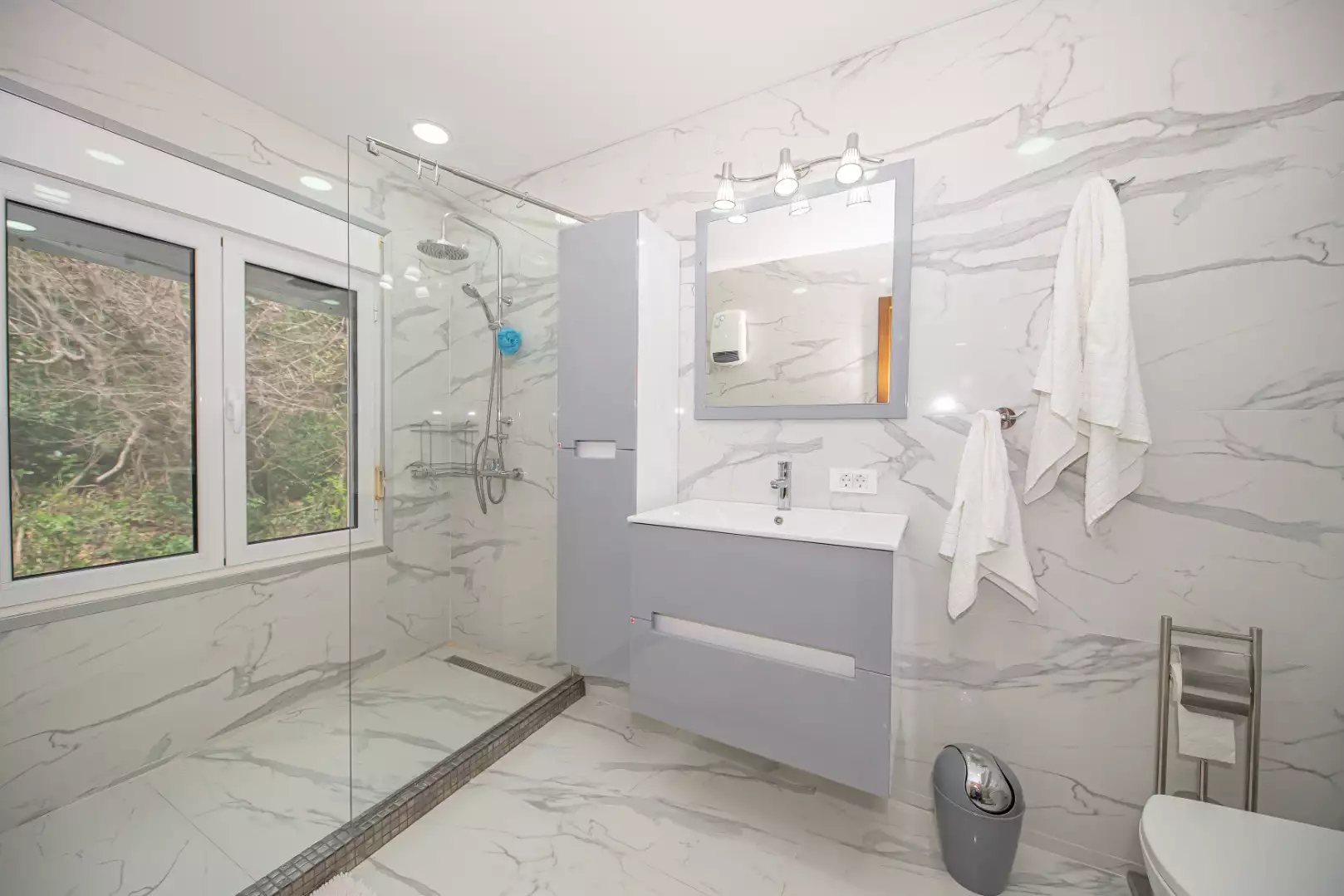 House 250m² in Montenegro, Sutomore. Priced at 345000€ rent photo-72