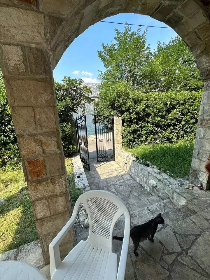 House 272m² in Montenegro, Stoliv. Priced at 569000€ rent photo-2