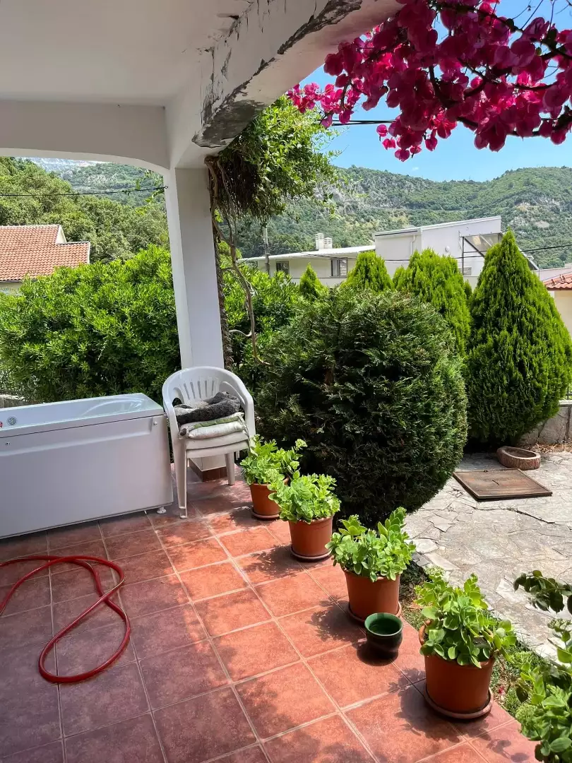 House 217m² in Montenegro, Budva. Priced at 320000€ rent photo-2
