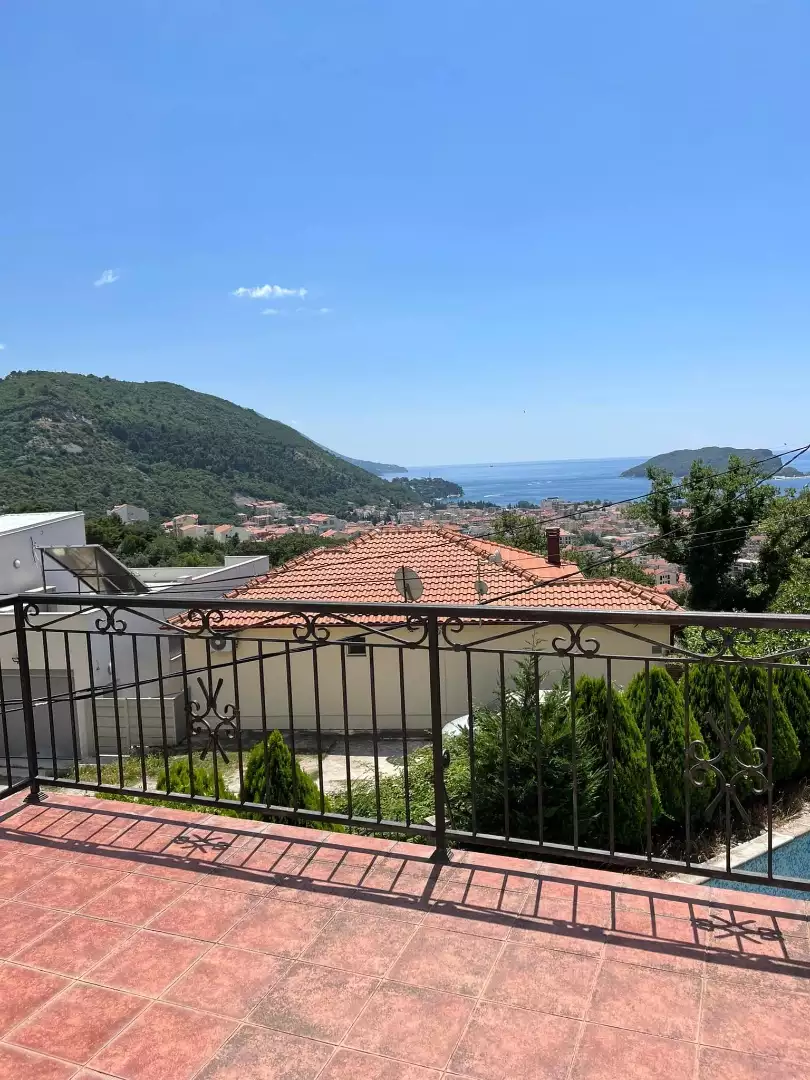 House 217m² in Montenegro, Budva. Priced at 320000€ rent photo-8