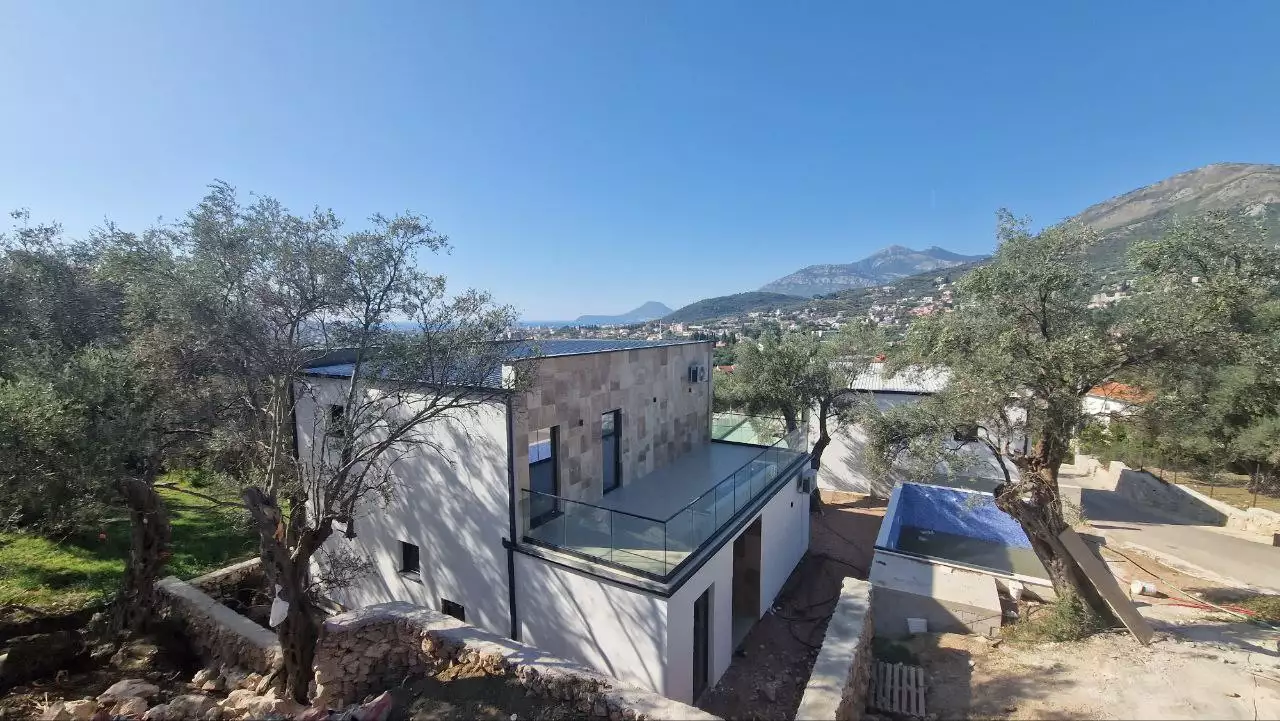 Villa 174m² in Montenegro, Bar. Priced at 260000€ rent photo-3