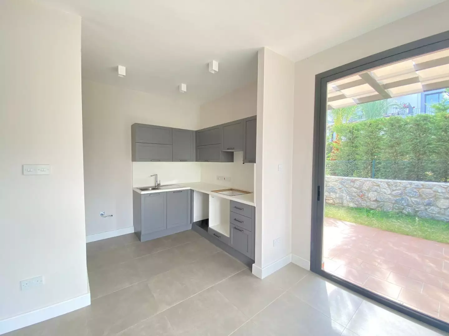 Flat 96m² in Cyprus, Kyrenia. Priced at 195000€ rent photo-14