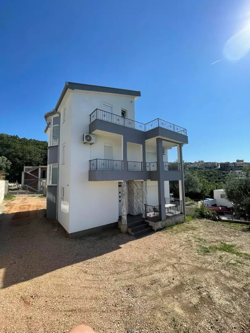 House 250m² in Montenegro, Dobra Voda. Priced at 260000€ rent photo-1
