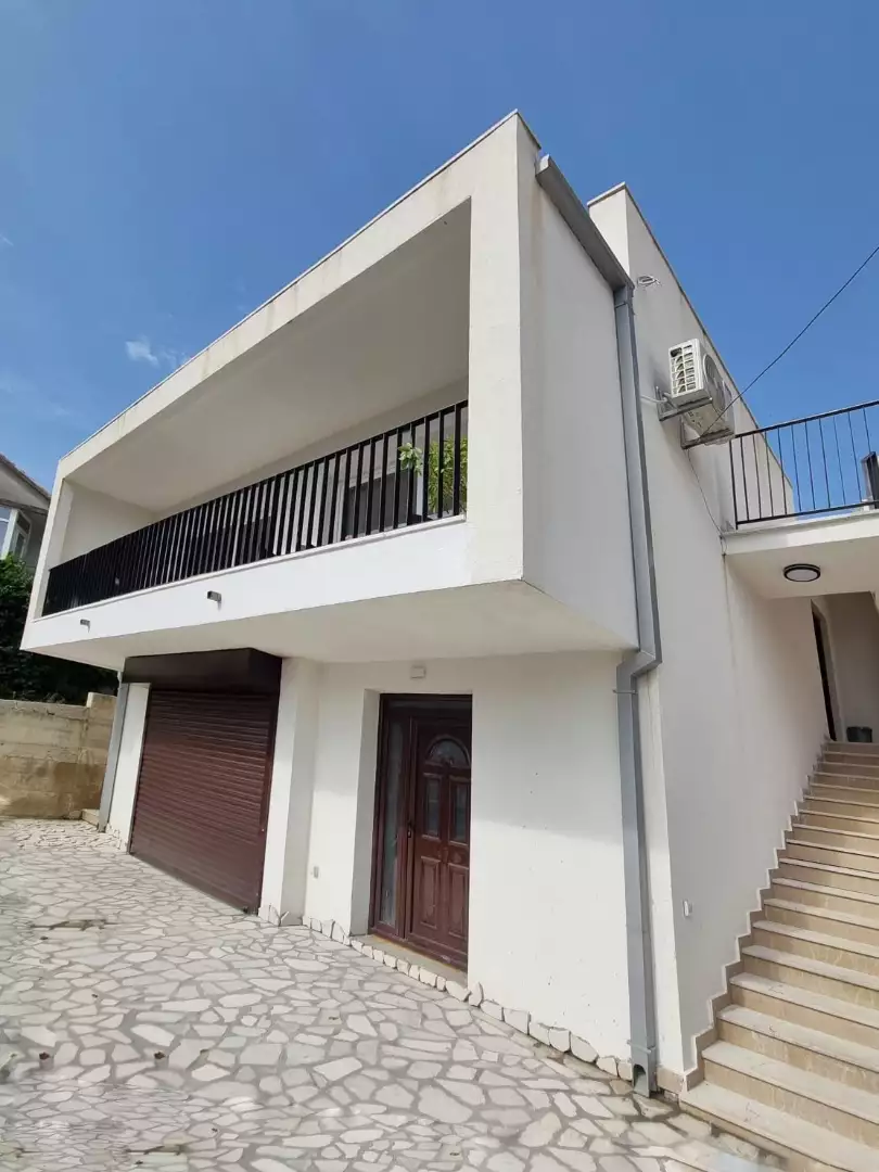 Villa 140m² in Montenegro, Risan. Priced at 300000€ rent photo-3