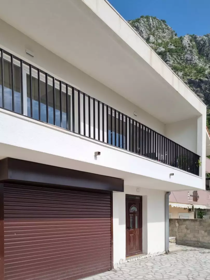Villa 140m² in Montenegro, Risan. Priced at 300000€ rent photo-4