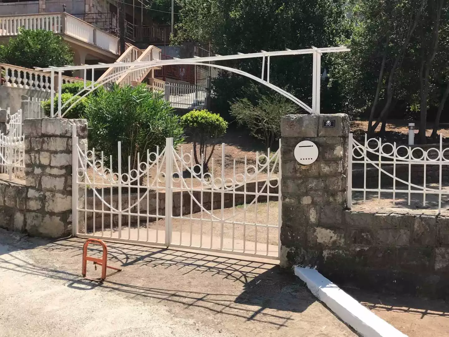 House 160m² in Montenegro, Sutomore. Priced at 225000€ rent photo-1