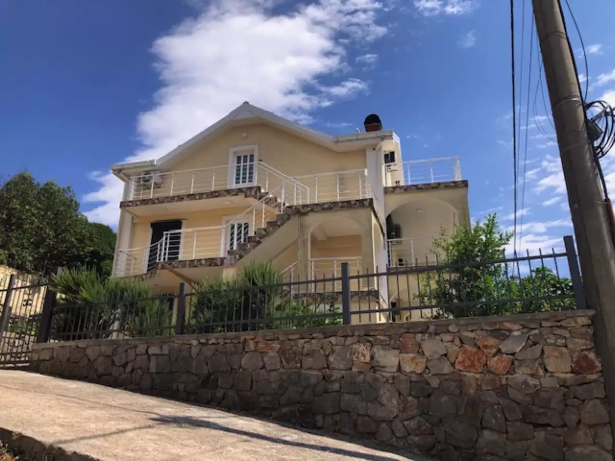 House 360m² in Montenegro, Krimovica. Priced at 480000€ rent photo-1