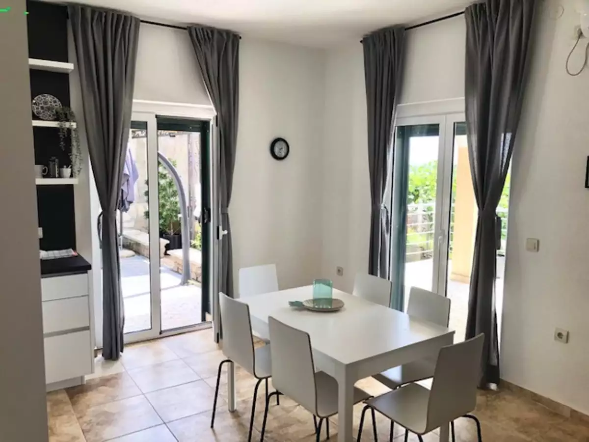 House 360m² in Montenegro, Krimovica. Priced at 480000€ rent photo-3