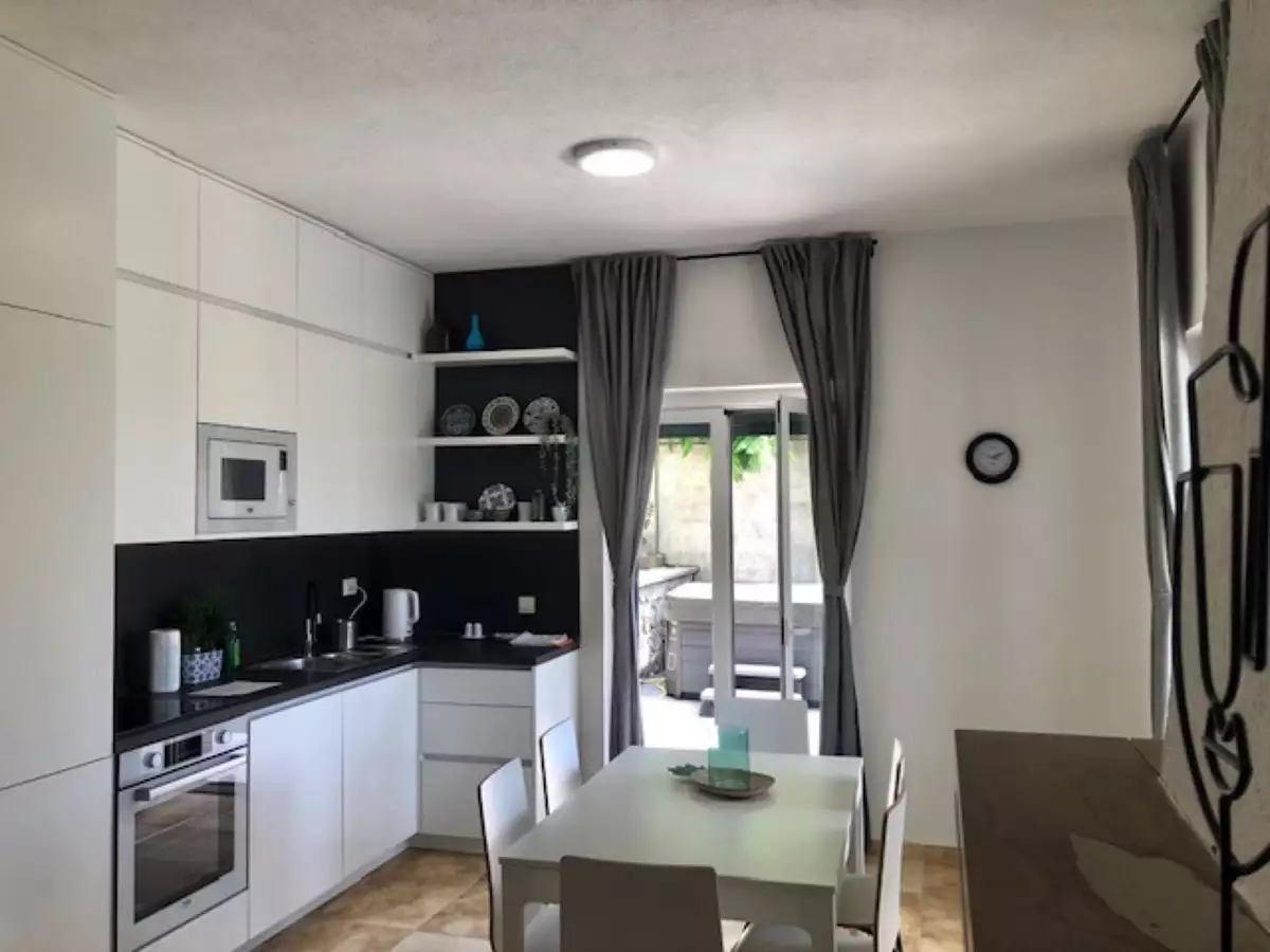 House 360m² in Montenegro, Krimovica. Priced at 480000€ rent photo-4