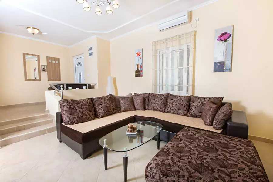 House 250m² in Montenegro, Utjeha. Priced at 250000€ rent photo-14