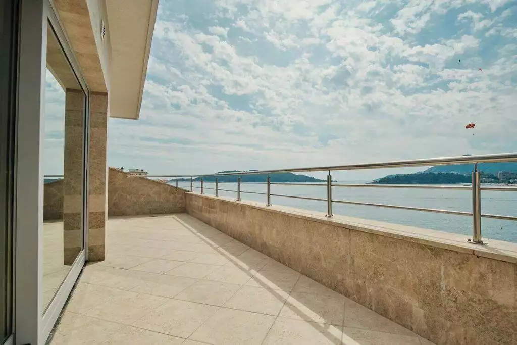 Flat 350m² in Montenegro, Rafailovici. Priced at 900000€ rent photo-52