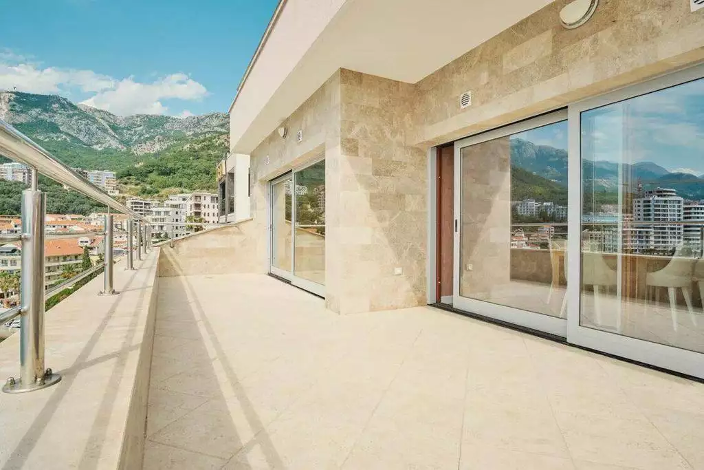Flat 350m² in Montenegro, Rafailovici. Priced at 900000€ rent photo-53