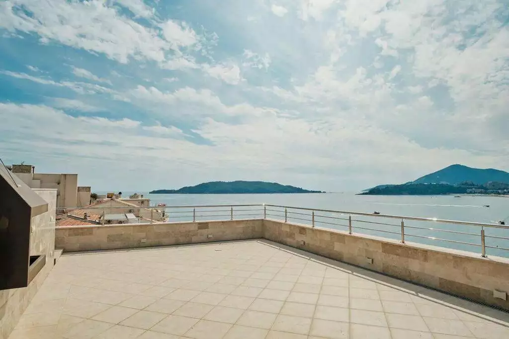 Flat 350m² in Montenegro, Rafailovici. Priced at 900000€ rent photo-57