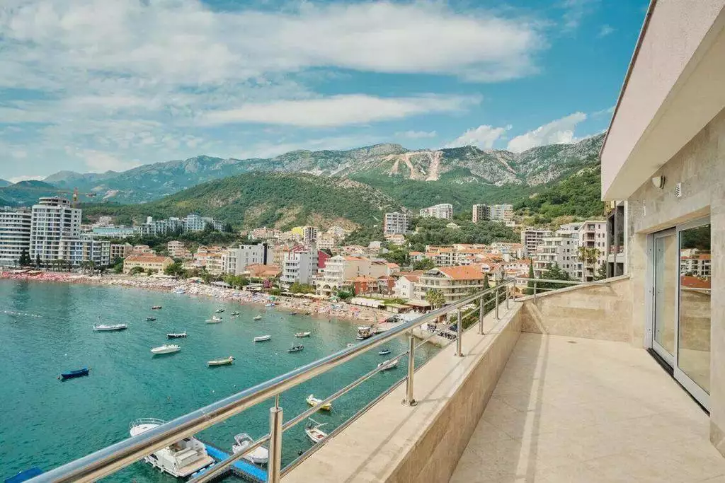 Flat 350m² in Montenegro, Rafailovici. Priced at 900000€ rent photo-60