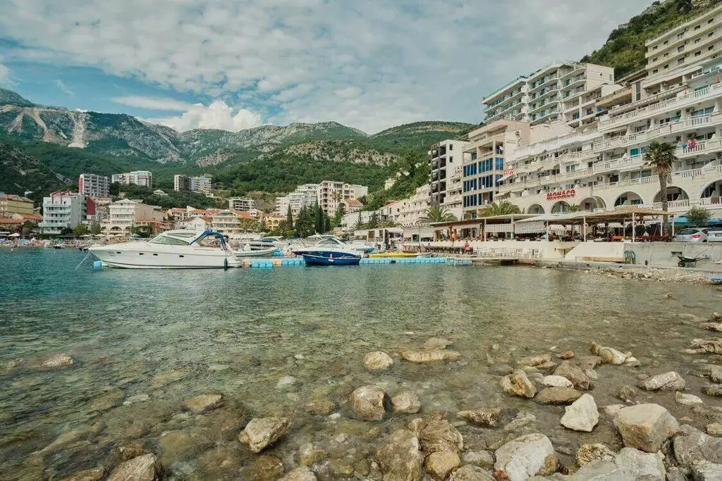Flat 350m² in Montenegro, Rafailovici. Priced at 900000€ rent photo-61