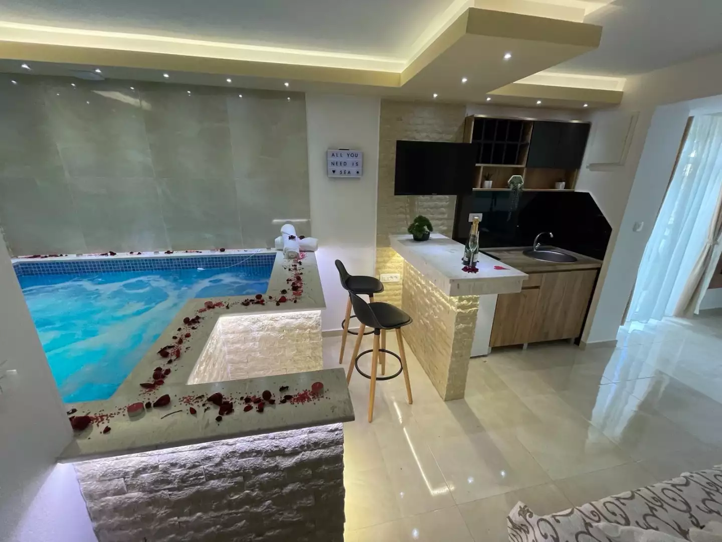 Flat 40m² in Montenegro, Sutomore. Priced at 129000€ rent photo-16