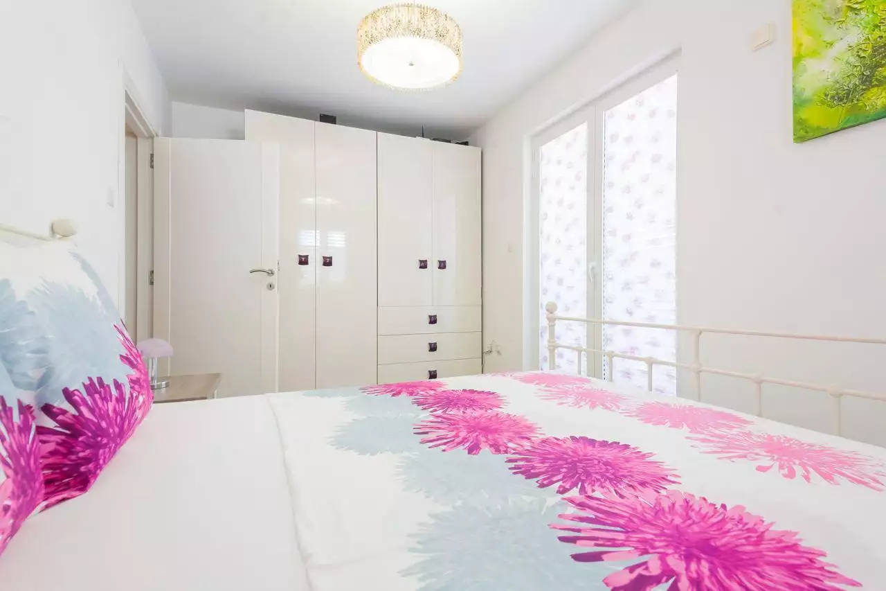 Flat 60m² in Montenegro, Sveti Stefan. Priced at 180000€ rent photo-3