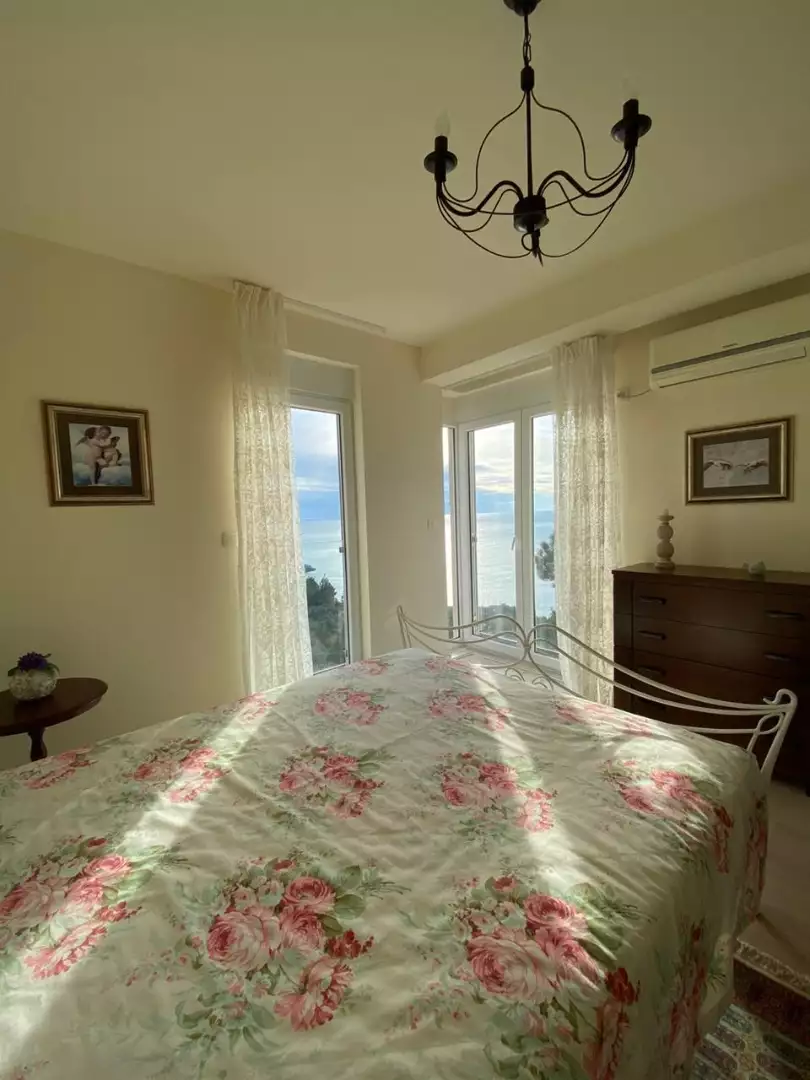 Flat 106m² in Montenegro, Sveti Stefan. Priced at 390000€ rent photo-18