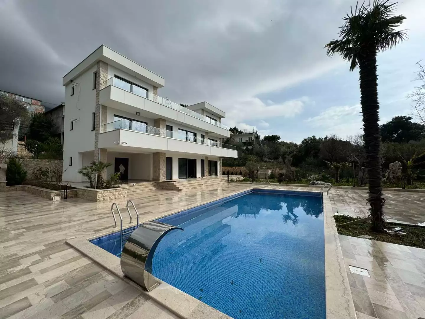 Villa 450m² in Montenegro, Bar. Priced at 1800000€ rent photo-1