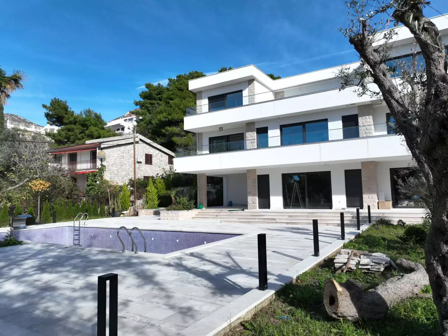 Villa 450m² in Montenegro, Bar. Priced at 1800000€ rent photo-8