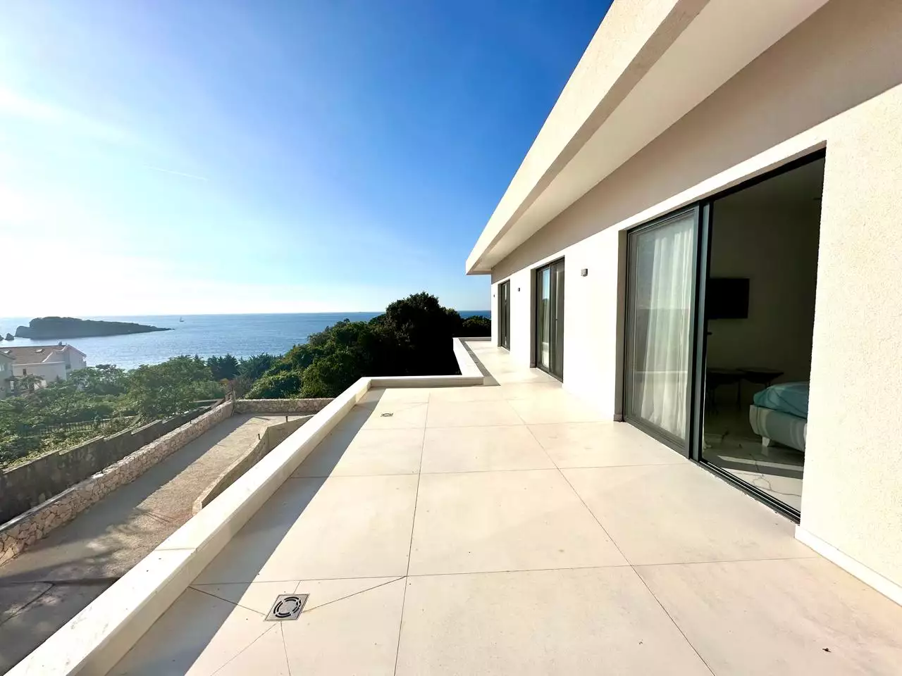 Villa 250m² in Montenegro, Utjeha. Priced at 430000€ rent photo-21