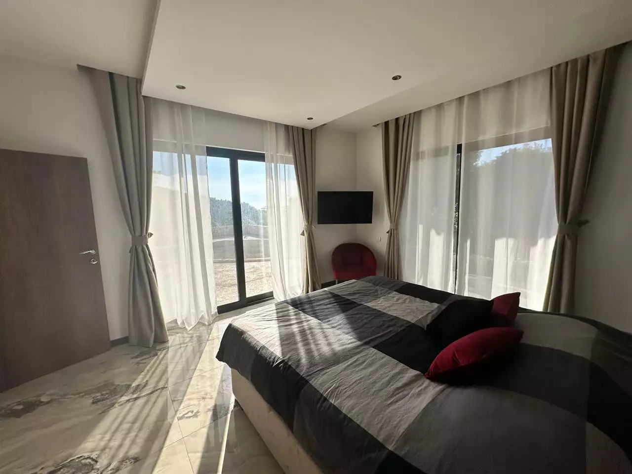Villa 250m² in Montenegro, Utjeha. Priced at 430000€ rent photo-30