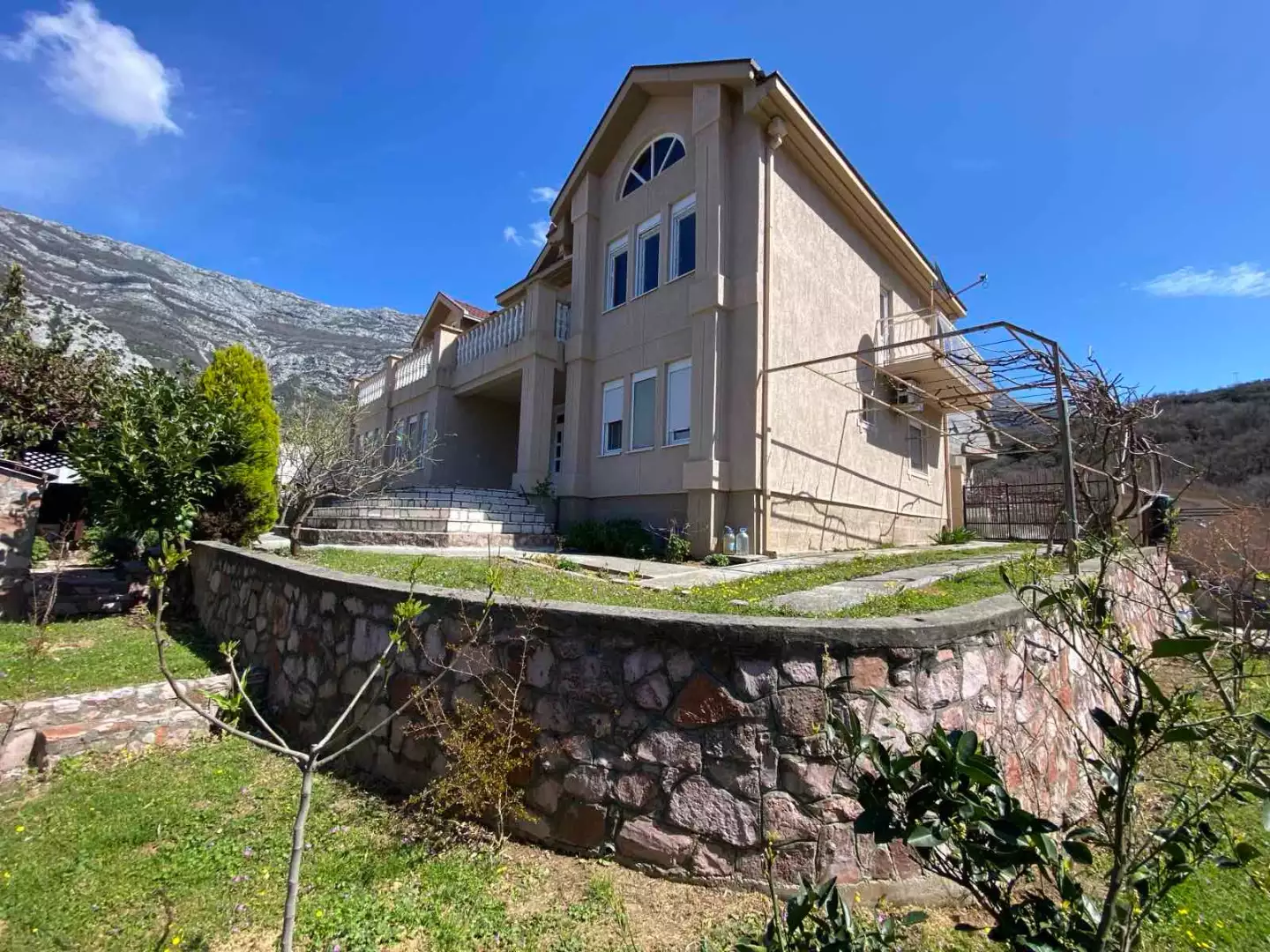 House 243m² in Montenegro, Bar. Priced at 139000€ rent photo-7
