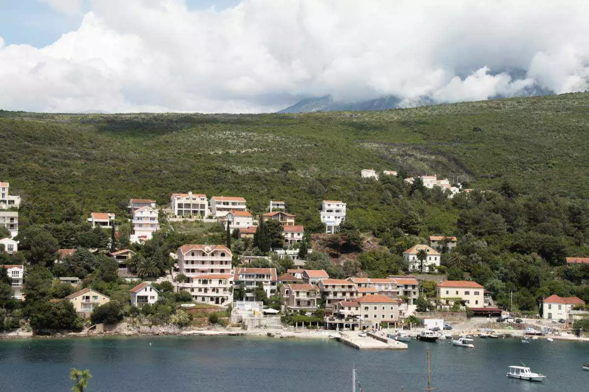 House 230m² in Montenegro, Bigova. Priced at 450000€ rent photo-1