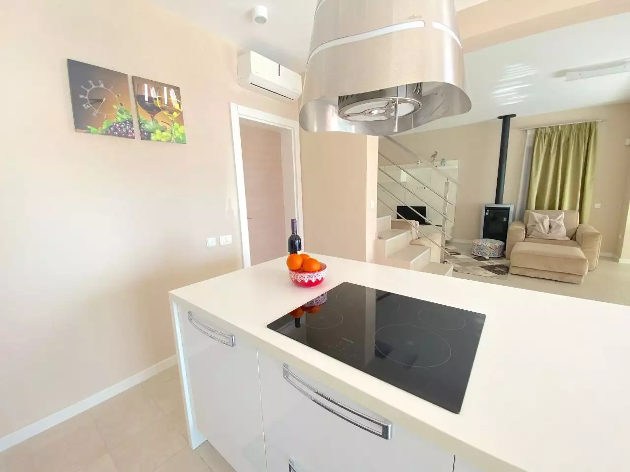 House 200m² in Montenegro, Budva. Priced at 550000€ rent photo-5