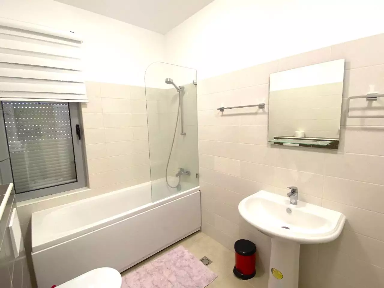 House 200m² in Montenegro, Budva. Priced at 550000€ rent photo-13