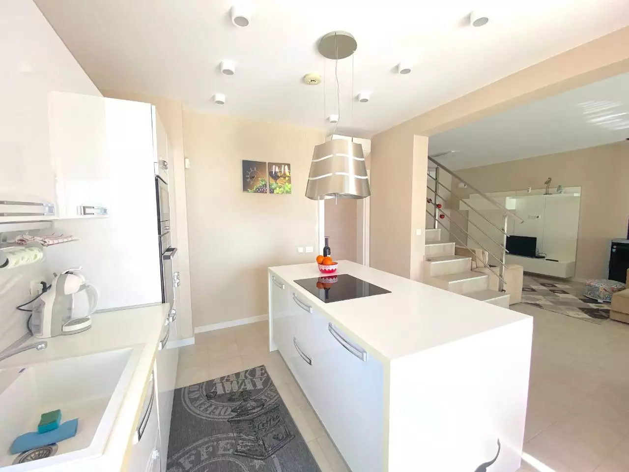 House 200m² in Montenegro, Budva. Priced at 550000€ rent photo-25