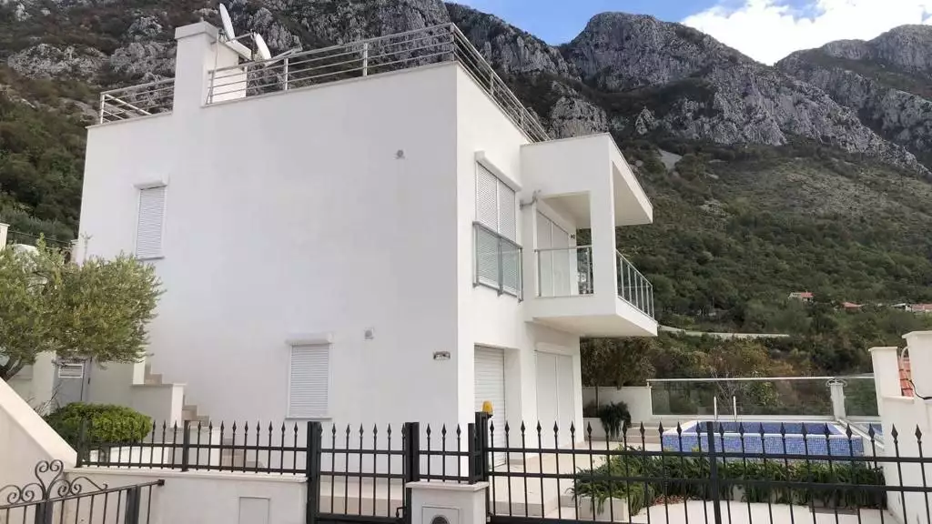 House 200m² in Montenegro, Budva. Priced at 550000€ rent photo-29