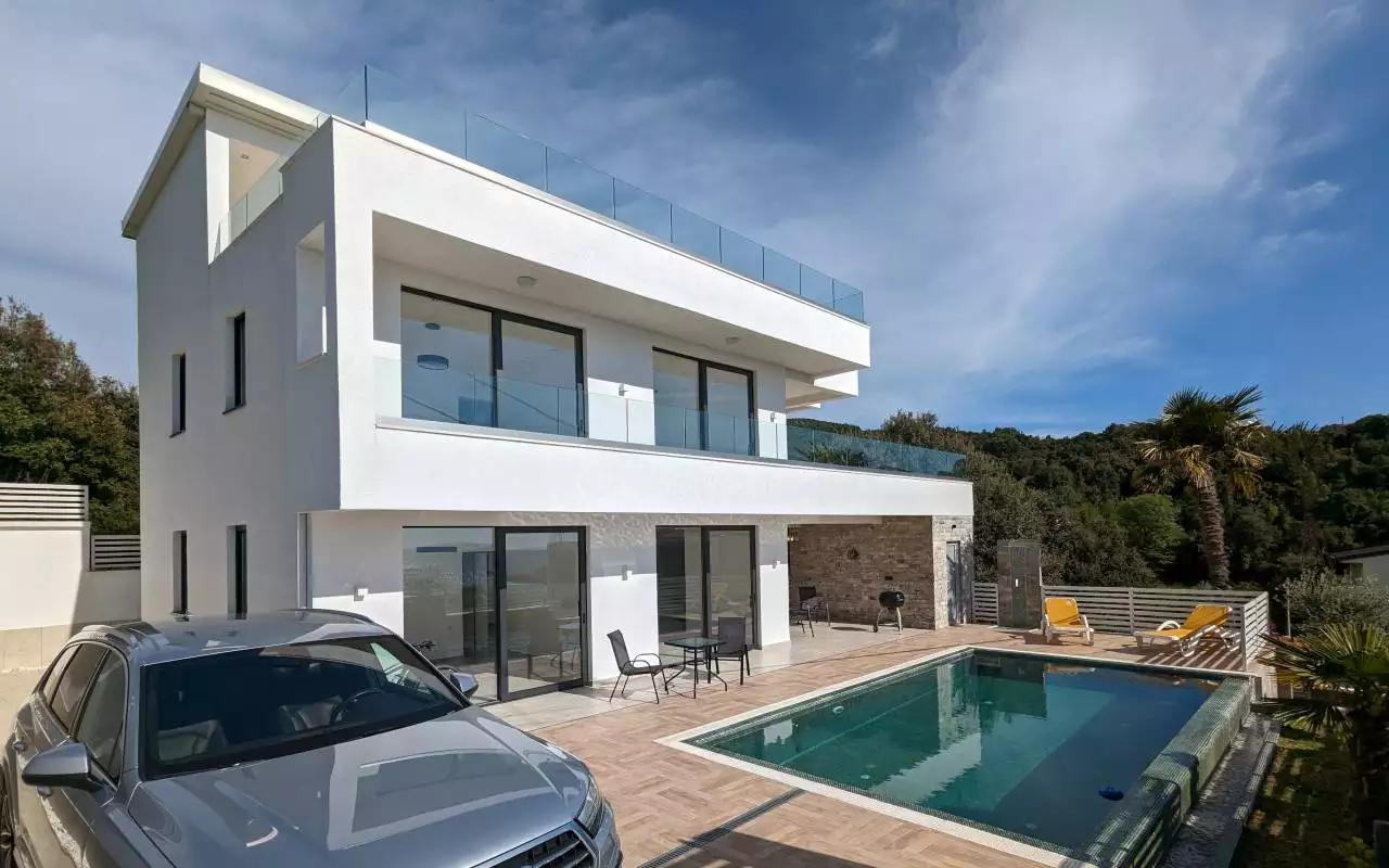 Villa 365m² in Montenegro, Utjeha. Priced at 1100000€ rent photo-2
