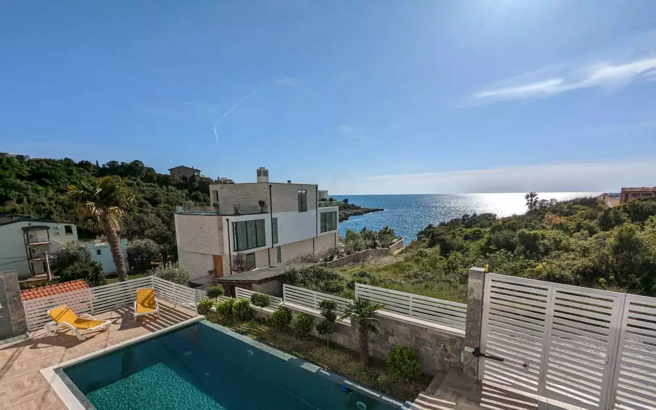 Villa 365m² in Montenegro, Utjeha. Priced at 1100000€ rent photo-3