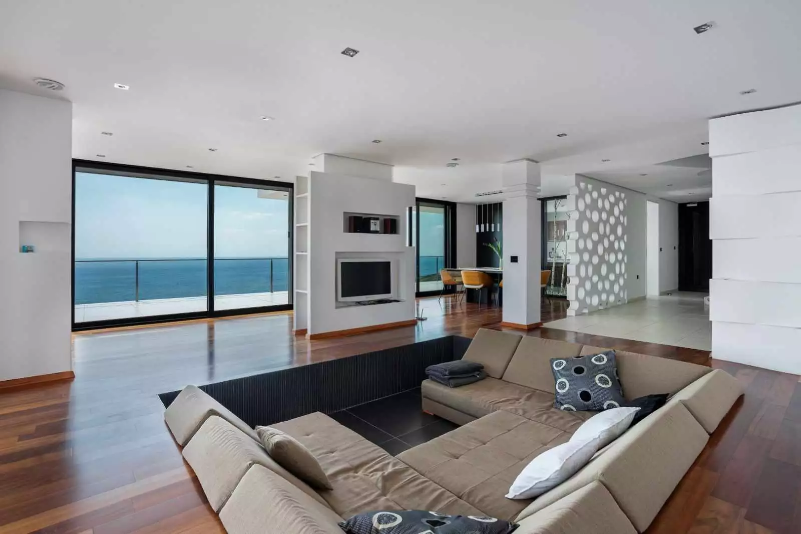 Villa 1150m² in Montenegro, Budva. Priced at 1500000€ rent photo-9