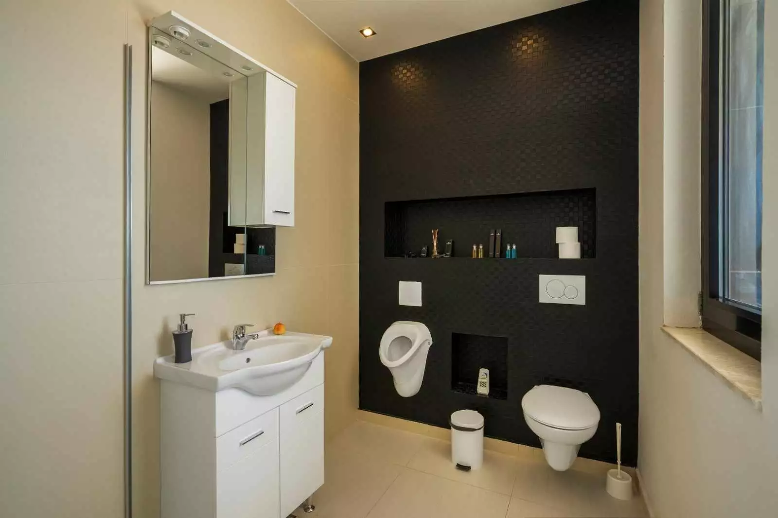 Villa 1150m² in Montenegro, Budva. Priced at 1500000€ rent photo-12