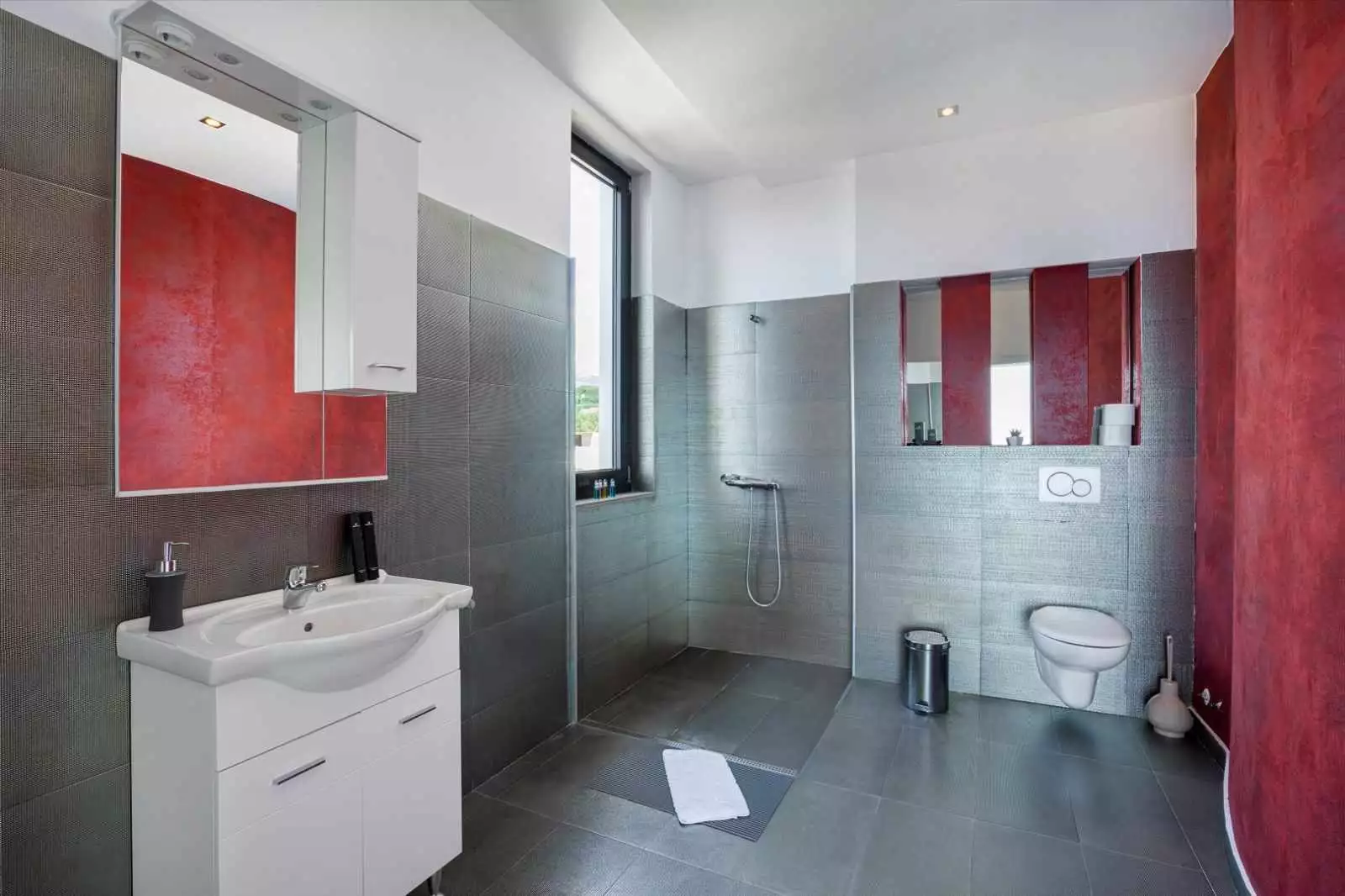 Villa 1150m² in Montenegro, Budva. Priced at 1500000€ rent photo-17